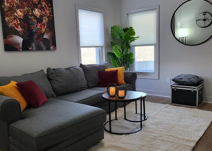 Center To All 2 Bedroom Near Hospitals, Colleges, Restaurants, Events