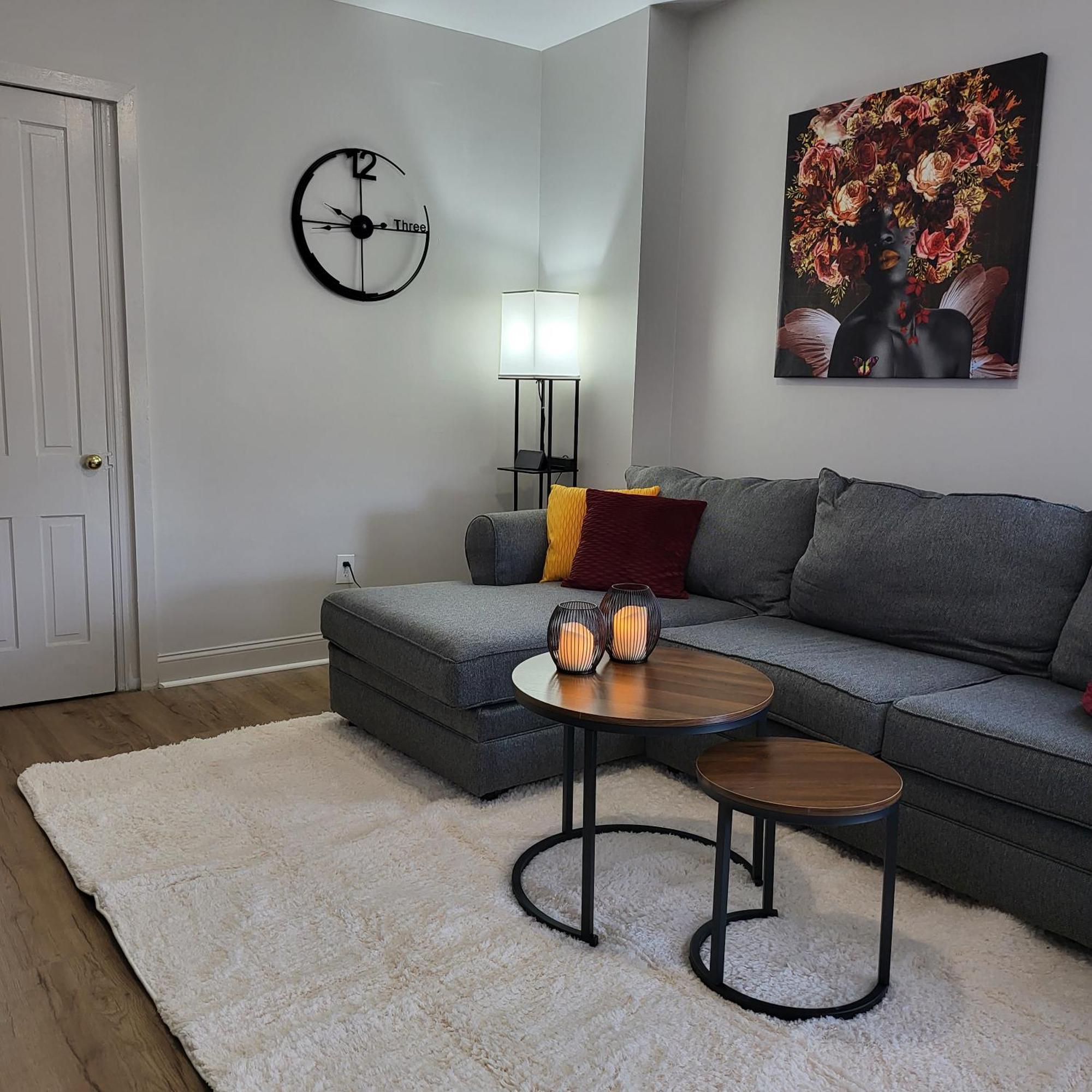 Center To 2 Bedroom Near Hospitals, Colleges, Restaurants, Events Apartment *