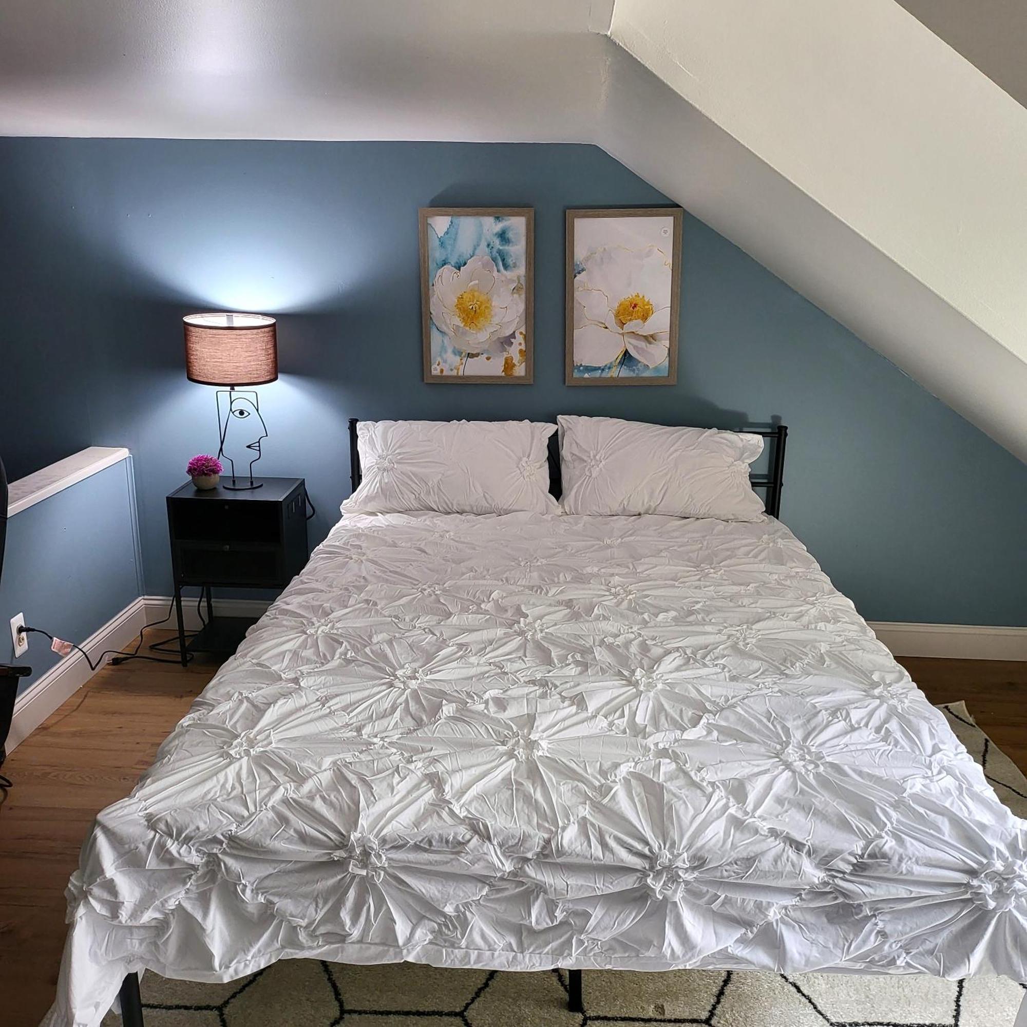 Apartment Center To 2 Bedroom Near Hospitals, Colleges, Restaurants, Events *